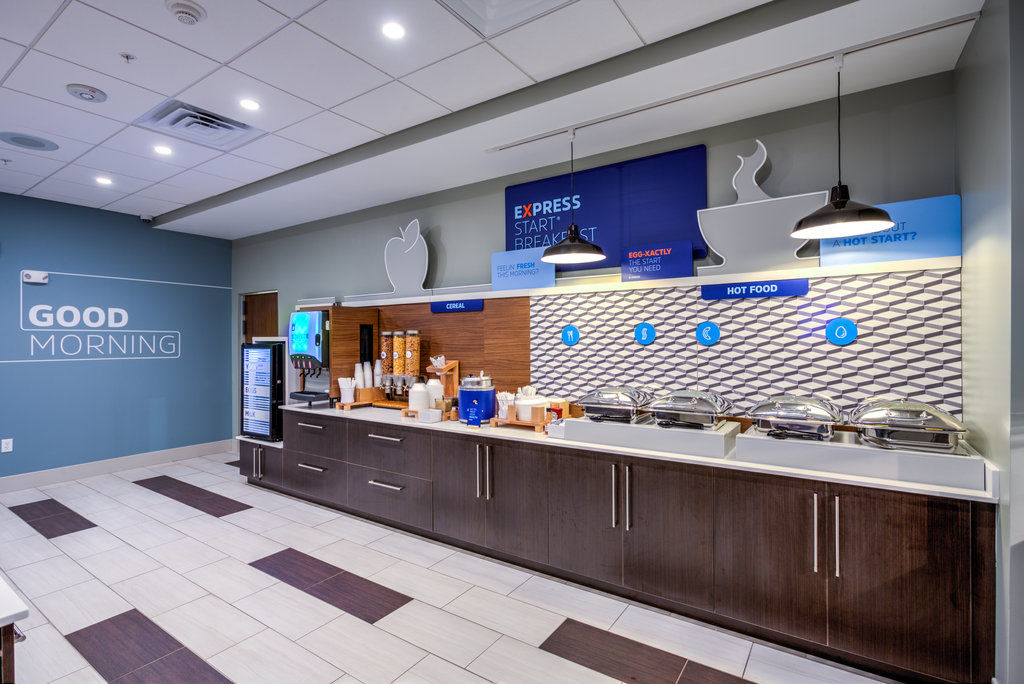 Holiday Inn Express & Suite Milroy - Reedsville Exterior photo